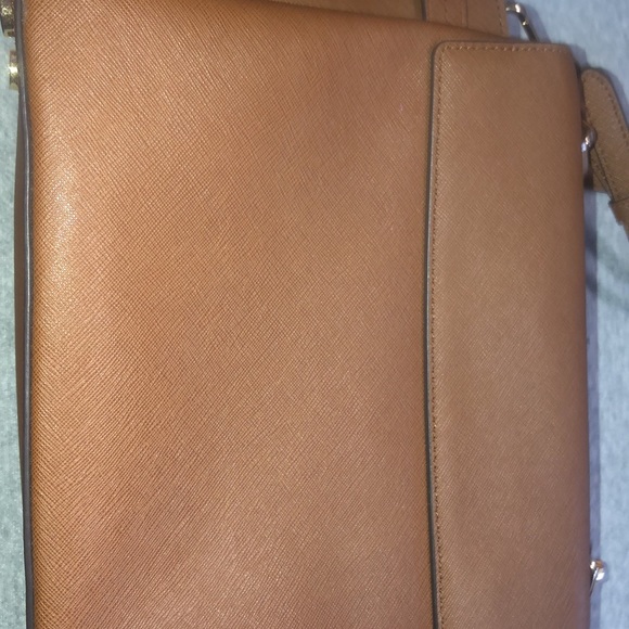Mk new brown cross body purse with 3 compartments. New - Picture 5 of 6